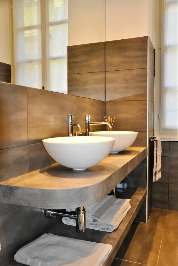 Charming Como: Downtown Apartment with Dual Bedrooms and Bathrooms  Como